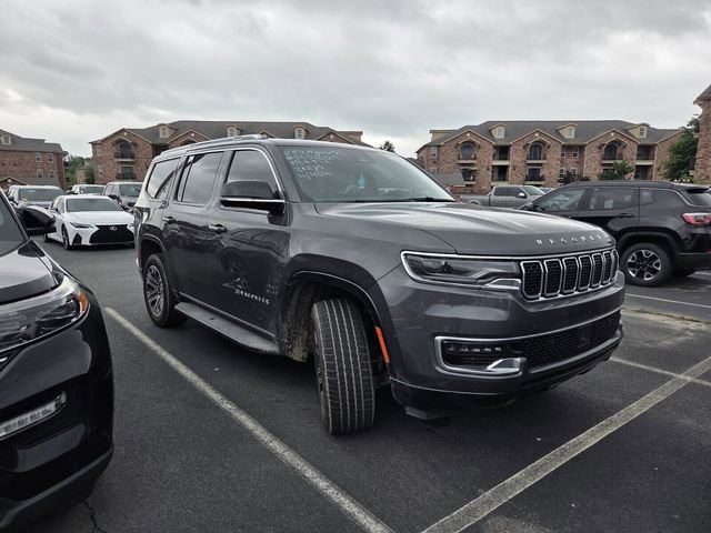 Used 2025 Jeep Wagoneer 4WD image 2