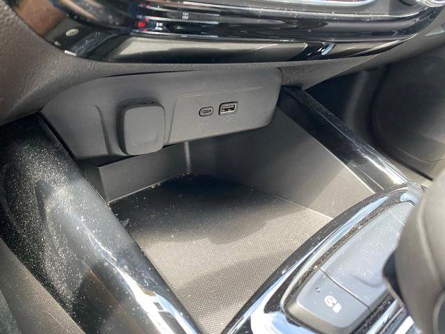 Used 2025 Chevrolet Trax RS FWD image 23