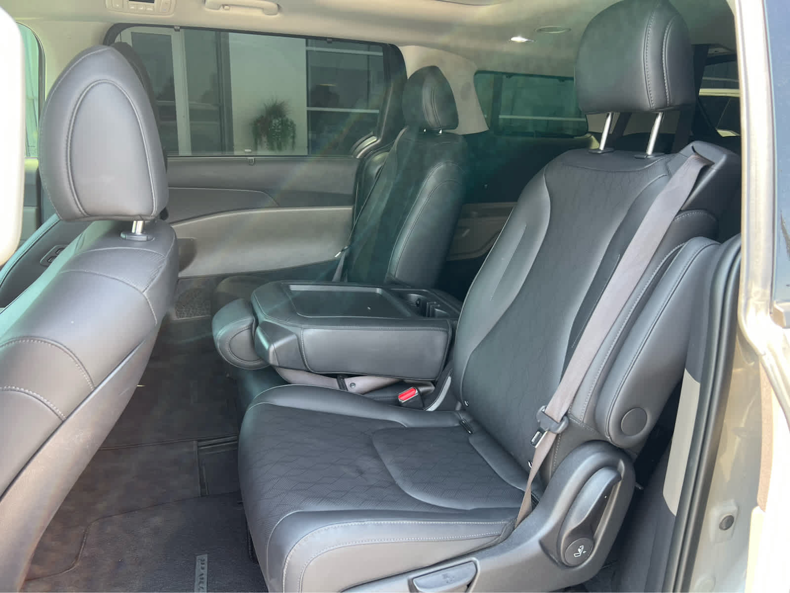 Used 2025 Kia Carnival SX FWD image 25