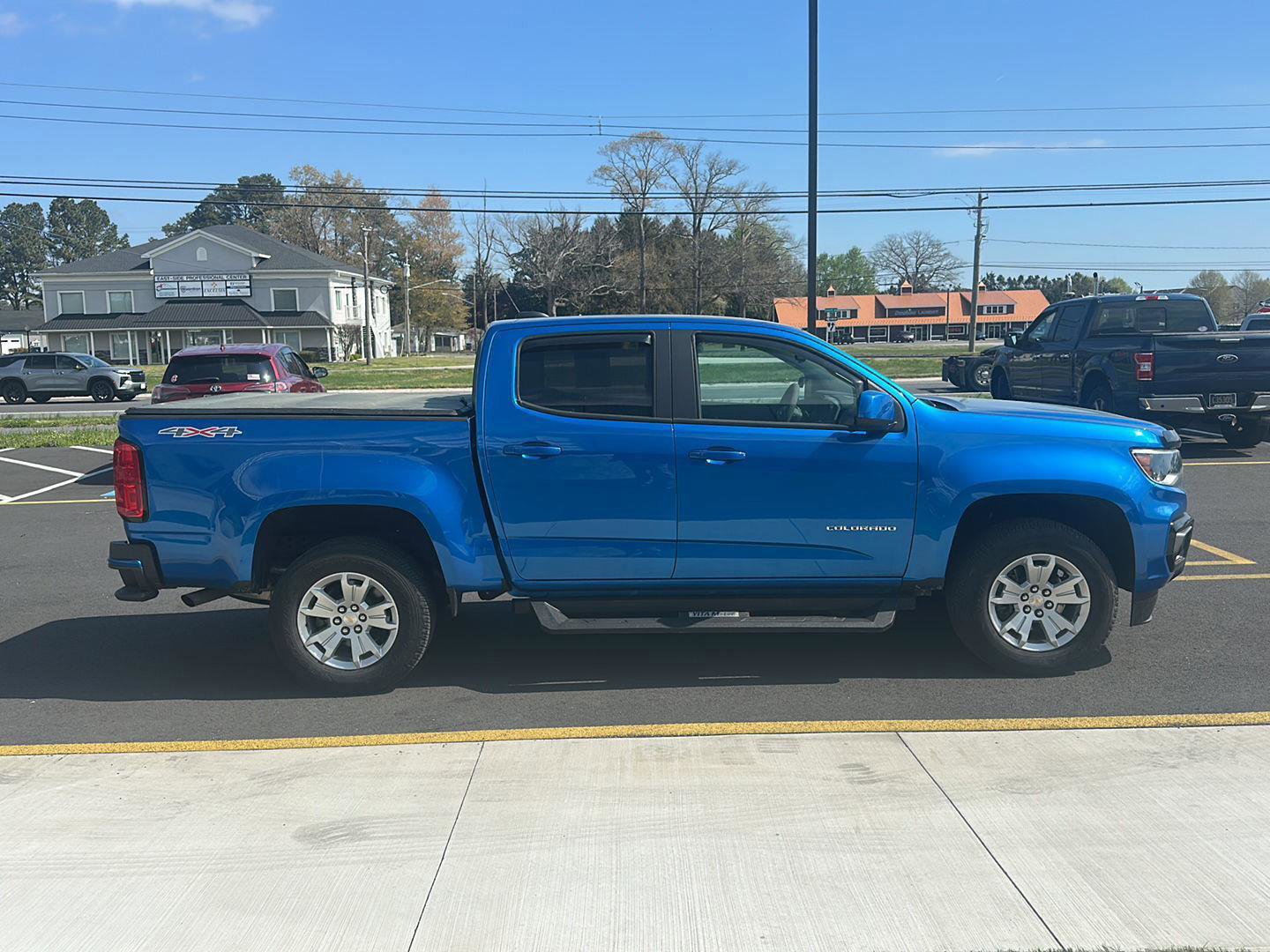 Used 2022 Chevrolet Colorado LT w/ LT Convenience Package AWD/4WD image 2