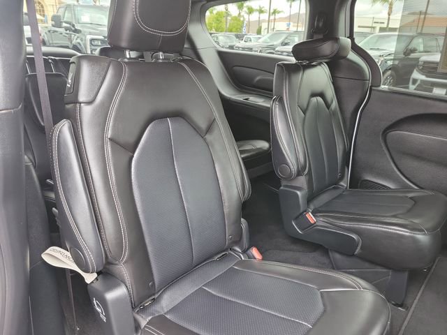 Used 2025 Chrysler Pacifica Select image 26