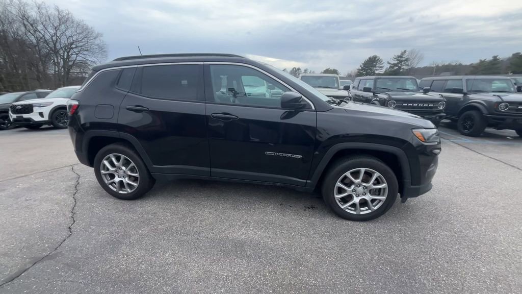 Used 2024 Jeep Compass Latitude AWD/4WD image 19