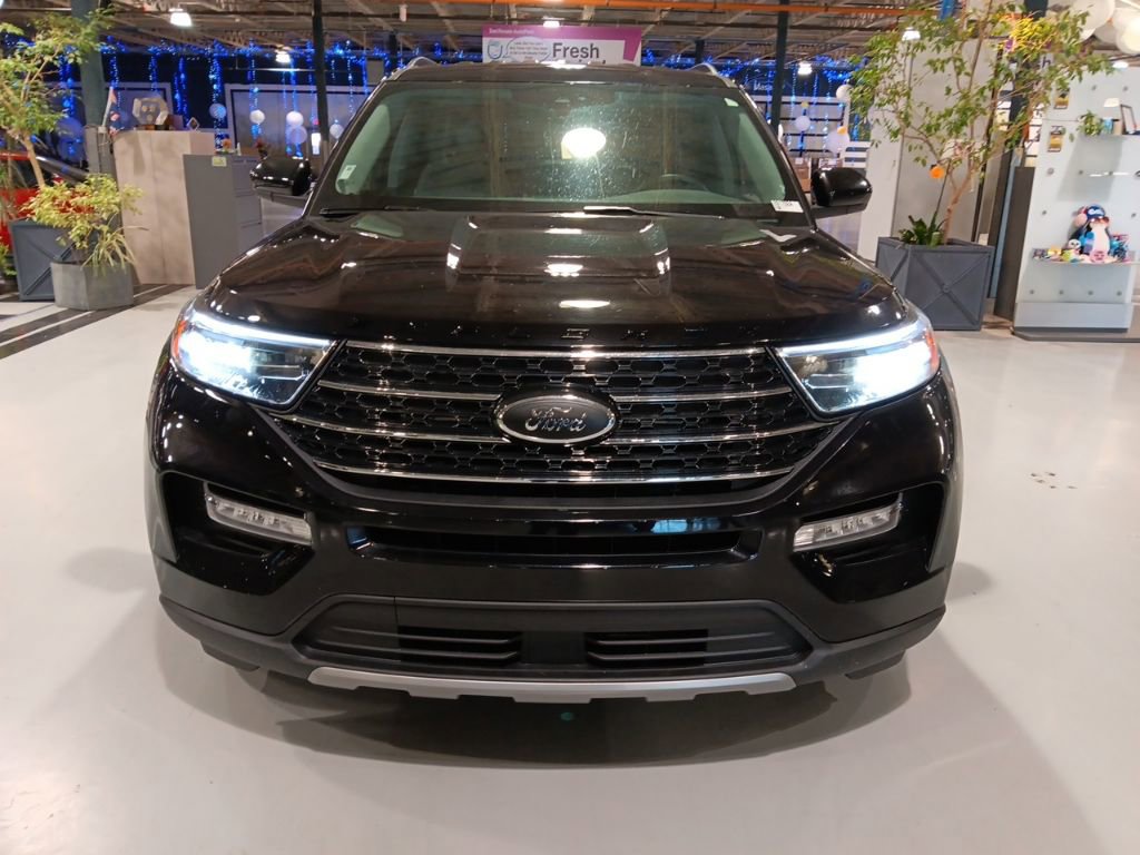Certified 2023 Ford Explorer XLT w/ Equipment Group 202A image 3