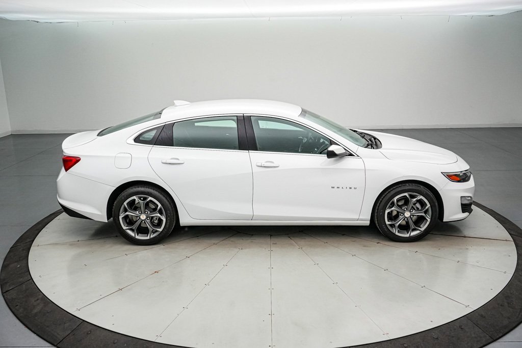 Used 2024 Chevrolet Malibu LT image 3