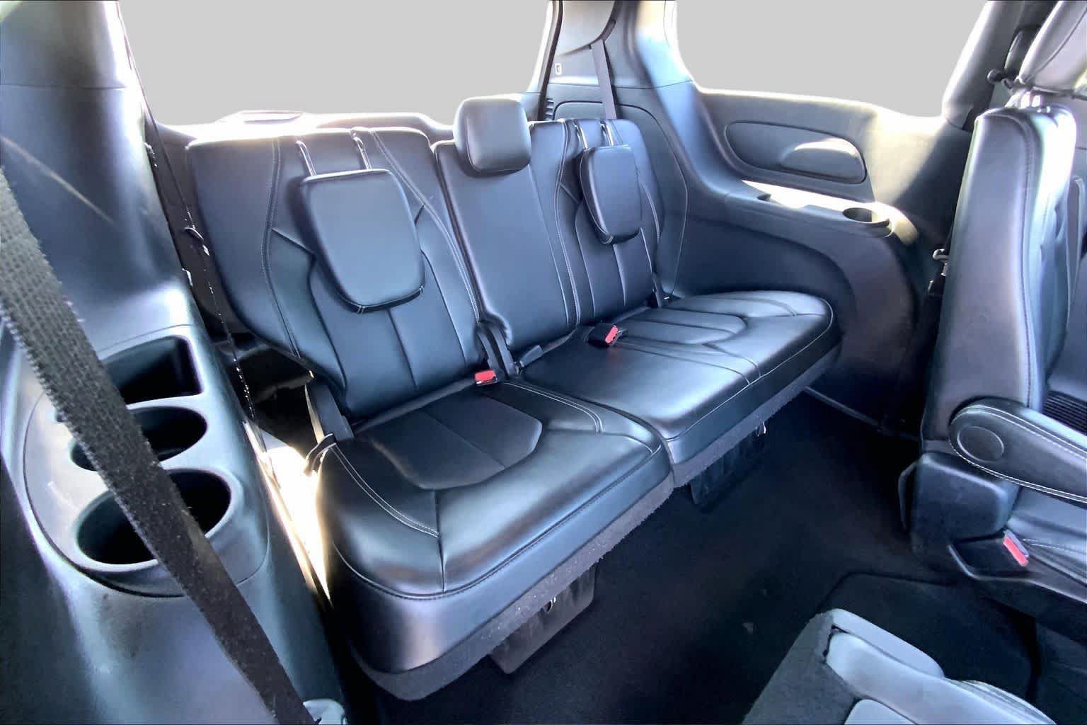 Used 2025 Chrysler Pacifica Select FWD image 19
