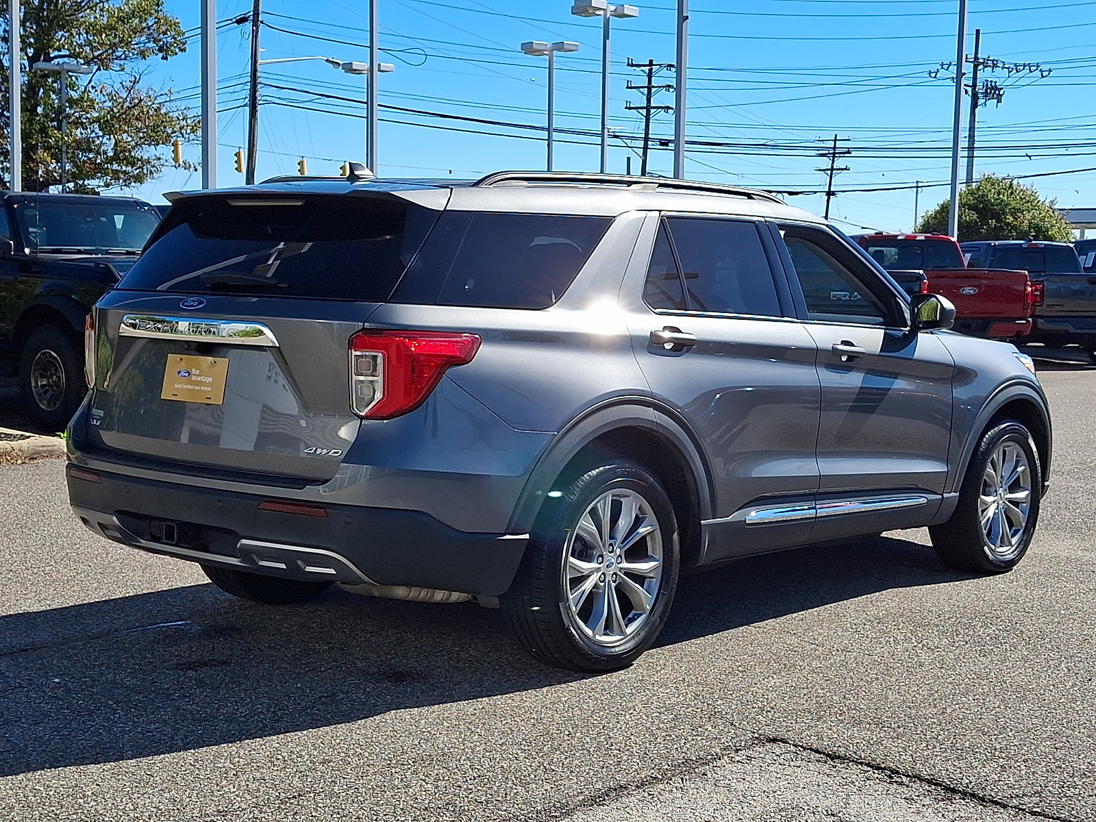 Certified 2023 Ford Explorer XLT w/ Equipment Group 202A AWD/4WD image 11