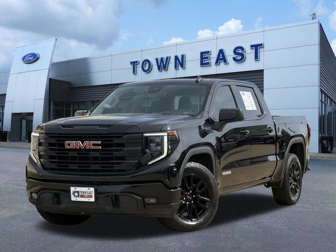 Used 2022 GMC Sierra 1500 Elevation w/ Preferred Package image 1