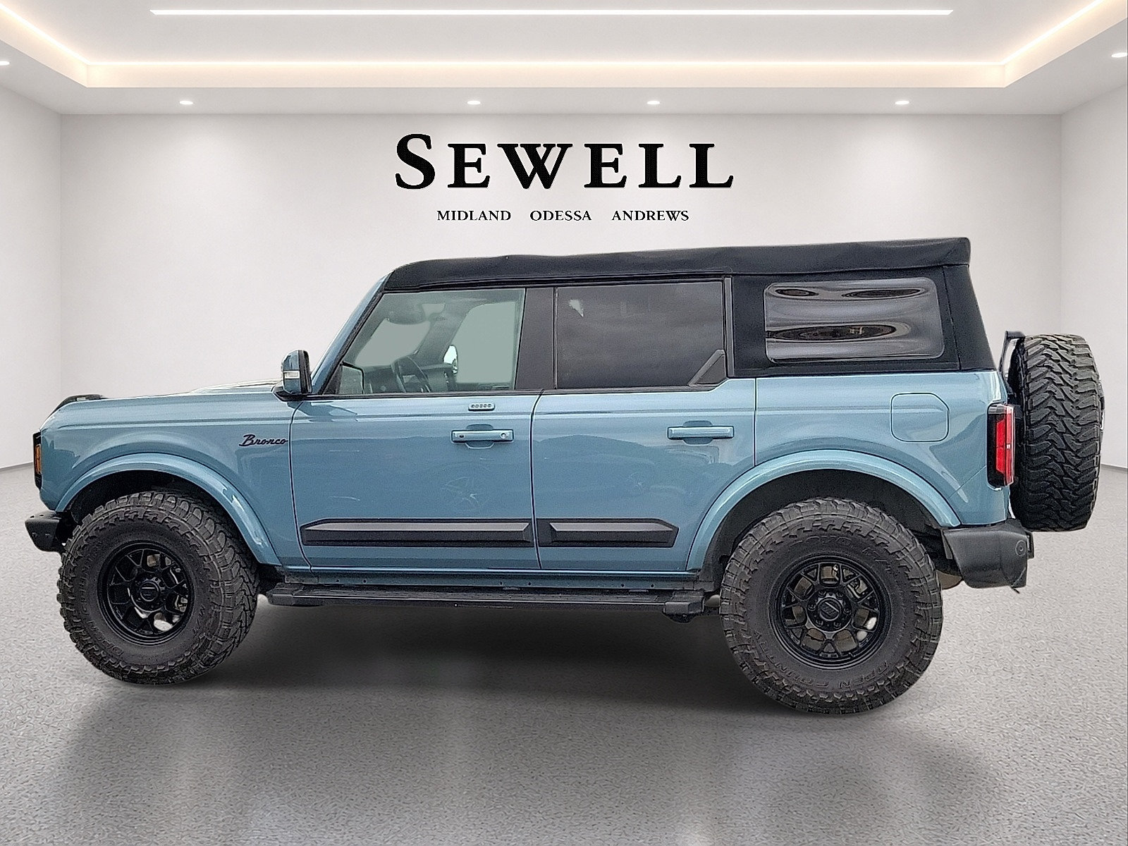 Certified 2022 Ford Bronco Outer Banks AWD/4WD image 2