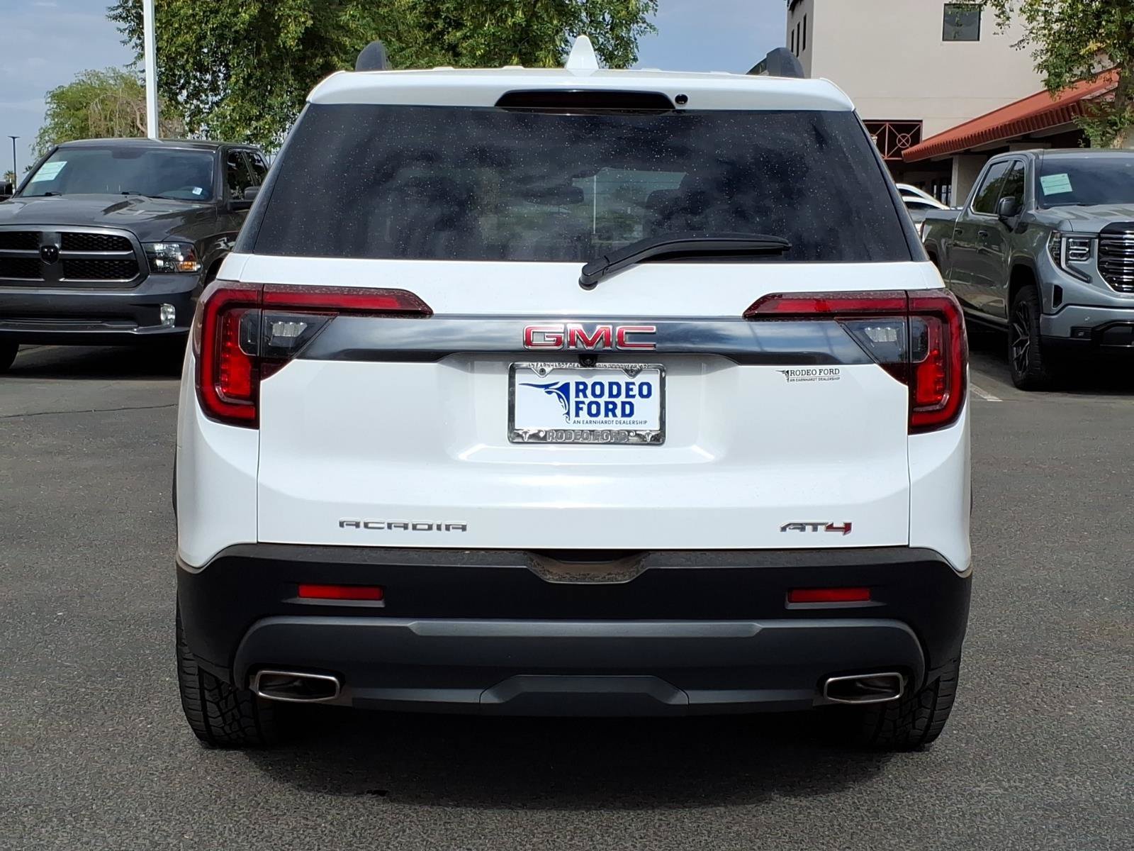 Used 2023 GMC Acadia AT4 w/ Technology Package AWD/4WD image 4