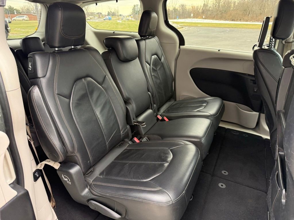 Used 2017 Chrysler Pacifica Touring-L Plus image 13