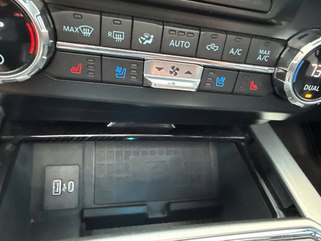 Certified 2022 Ford F350 Platinum w/ Tremor Off-Road Package AWD/4WD image 30