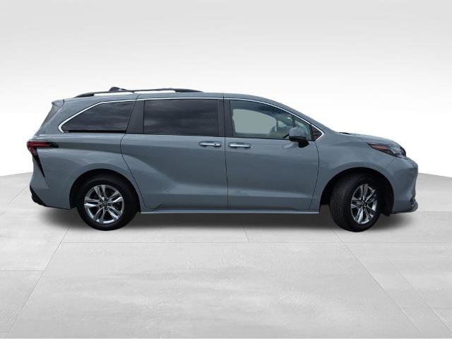 Used 2022 Toyota Sienna XLE Woodland Edition AWD/4WD image 10