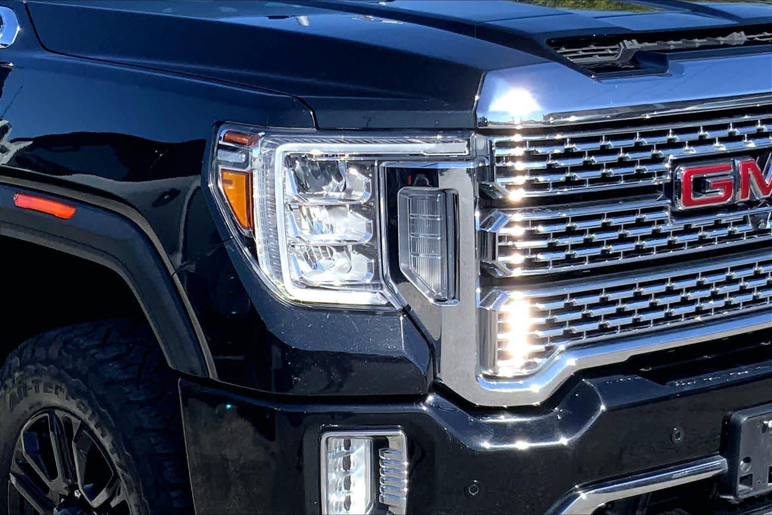 Used 2022 GMC Sierra 2500 Denali w/ Denali Black Diamond Edition AWD/4WD image 25