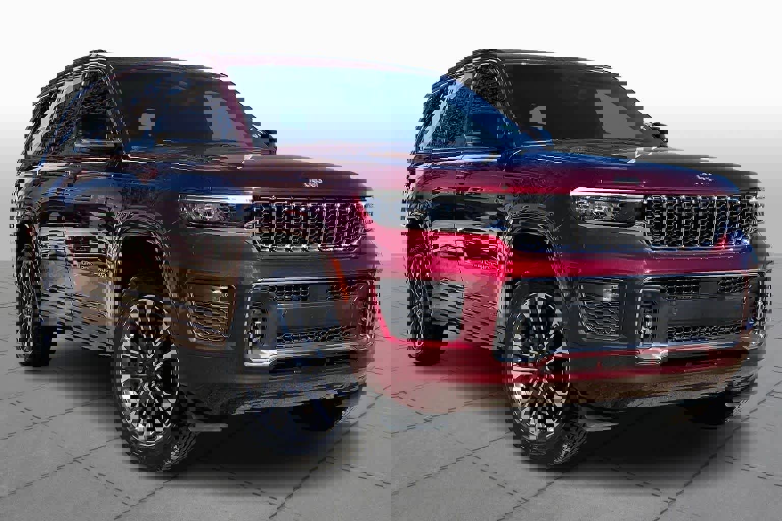 Used 2025 Jeep Grand Cherokee L Overland w/ Luxury Tech Group IV image 2