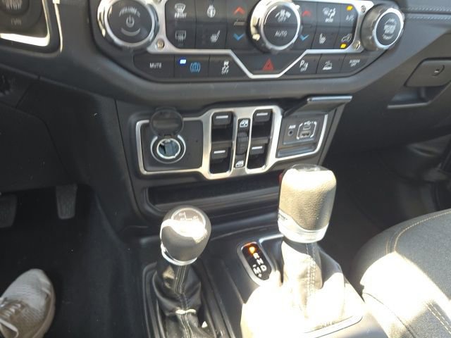 Used 2025 Jeep Wrangler Sahara w/ Safety Group AWD/4WD image 12