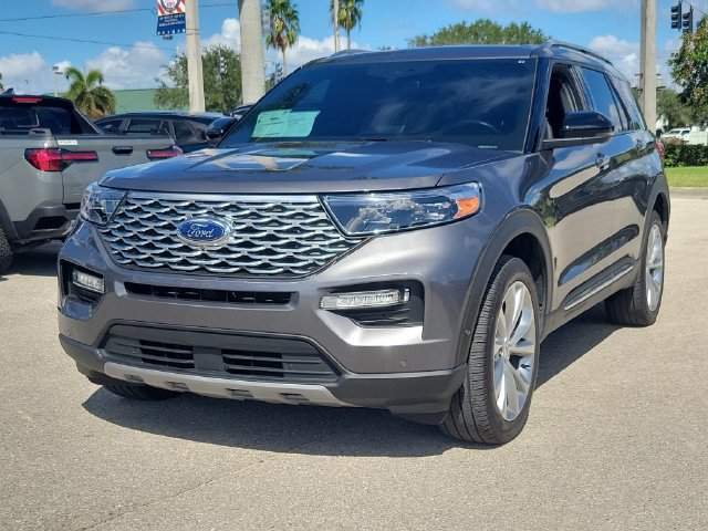 Certified 2022 Ford Explorer Platinum w/ Class IV Trailer Tow Package AWD/4WD image 3