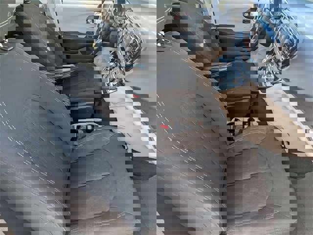 Used 2022 Chrysler Voyager LX image 31