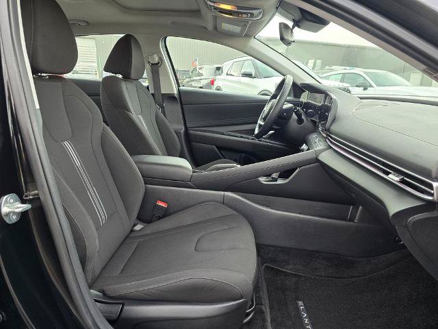 Used 2024 Hyundai Elantra SEL FWD image 18