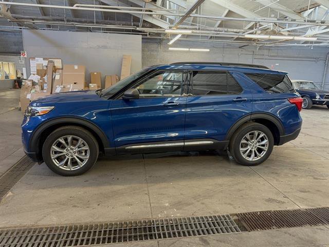Certified 2022 Ford Explorer XLT w/ Equipment Group 202A image 3