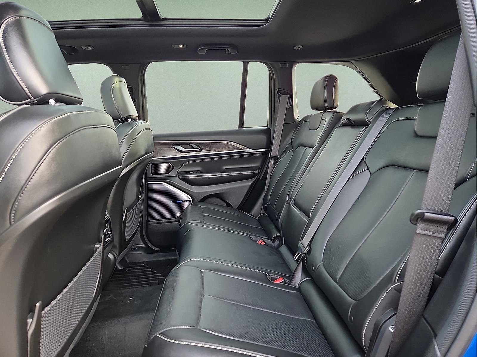 Used 2022 Jeep Grand Cherokee Overland image 10