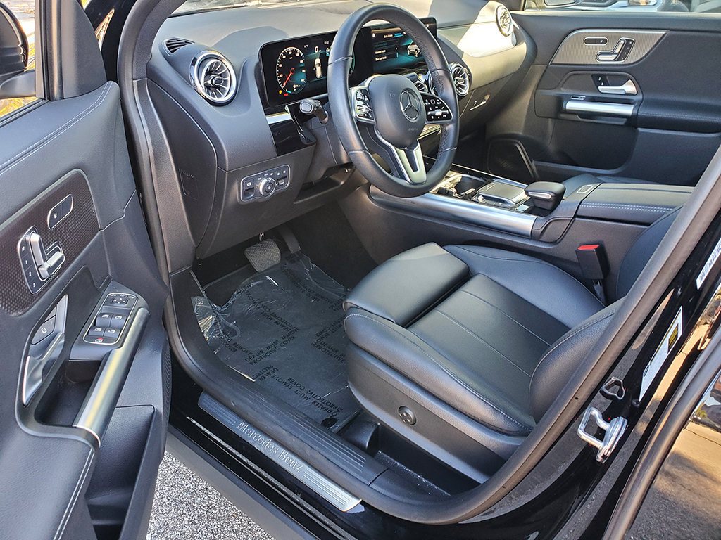 Used 2023 Mercedes-Benz GLA 250 w/ Premium Package image 11