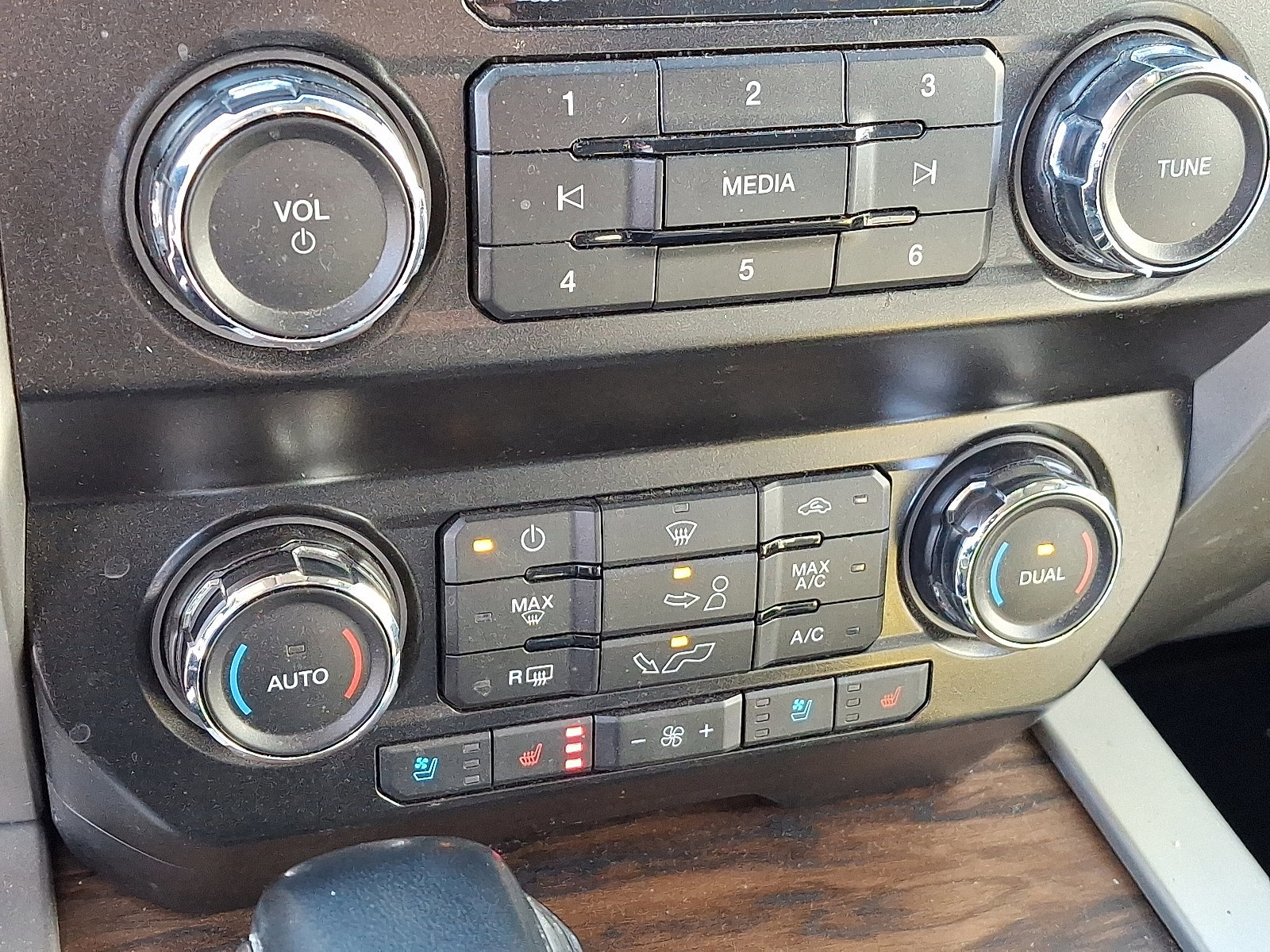 Certified 2019 Ford F150 Lariat image 16