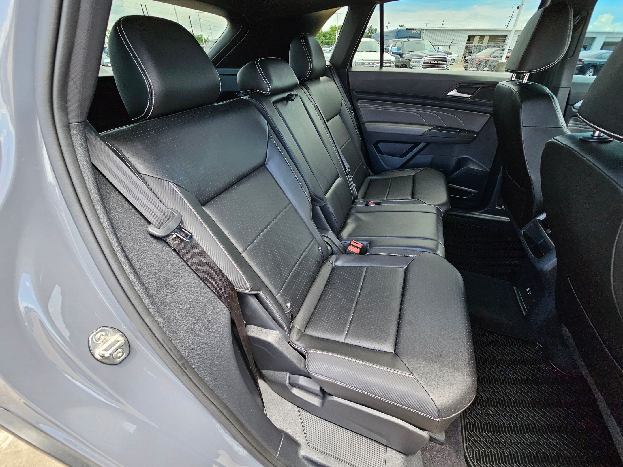 Used 2022 Volkswagen Atlas Cross Sport SE FWD image 31
