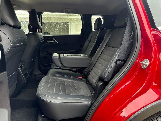 Used 2025 Mitsubishi Outlander SE FWD image 8