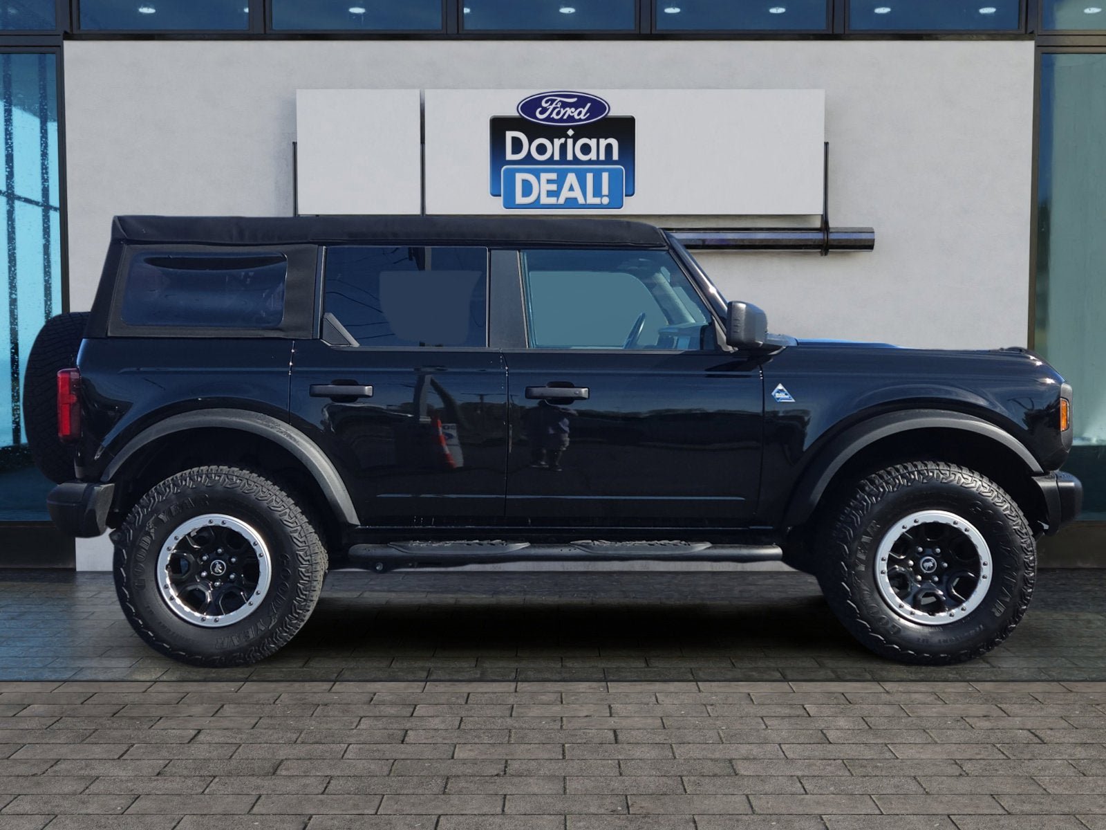 Certified 2024 Ford Bronco Black Diamond w/ Sasquatch Package AWD/4WD image 2