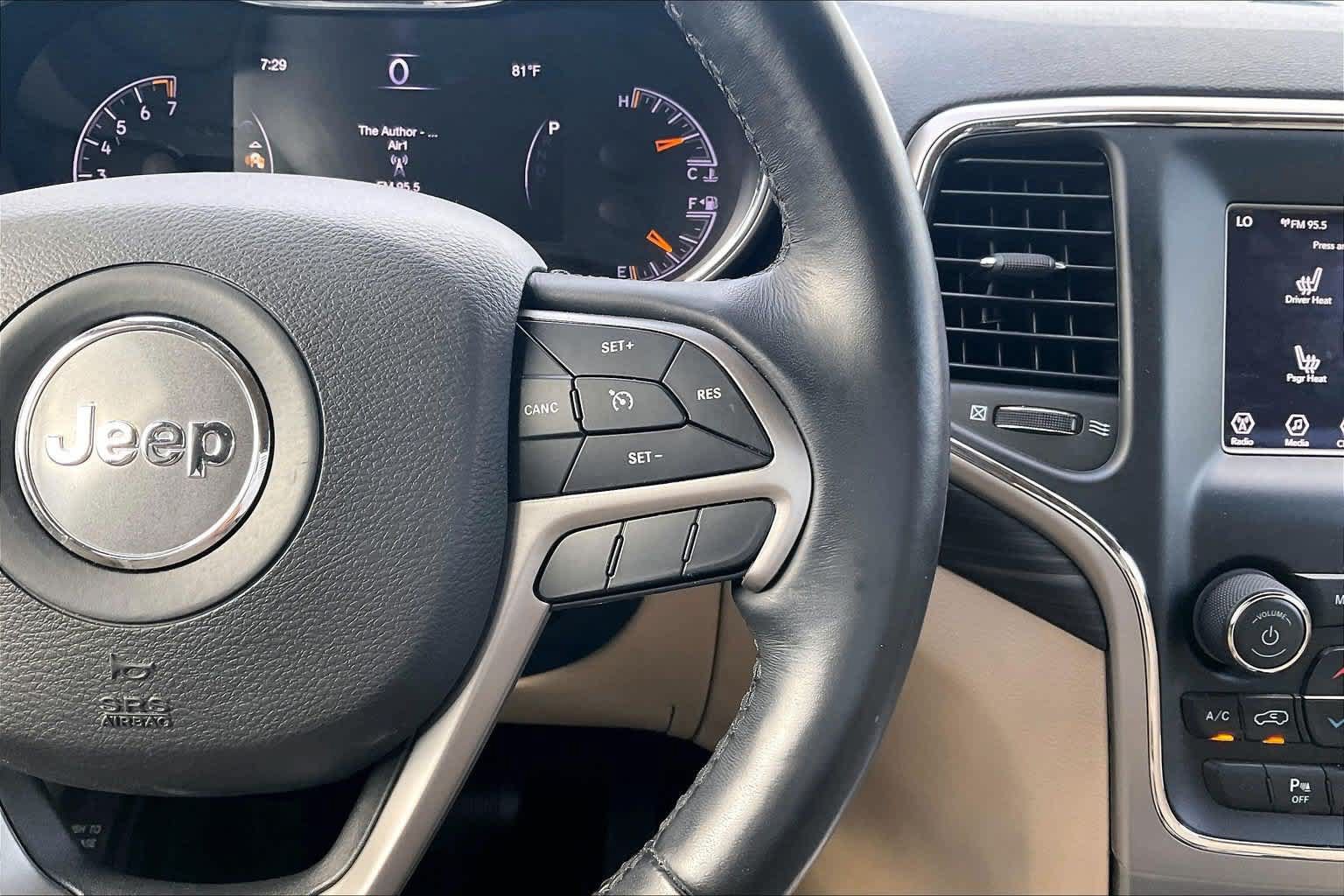 Used 2019 Jeep Grand Cherokee Laredo AWD/4WD image 25