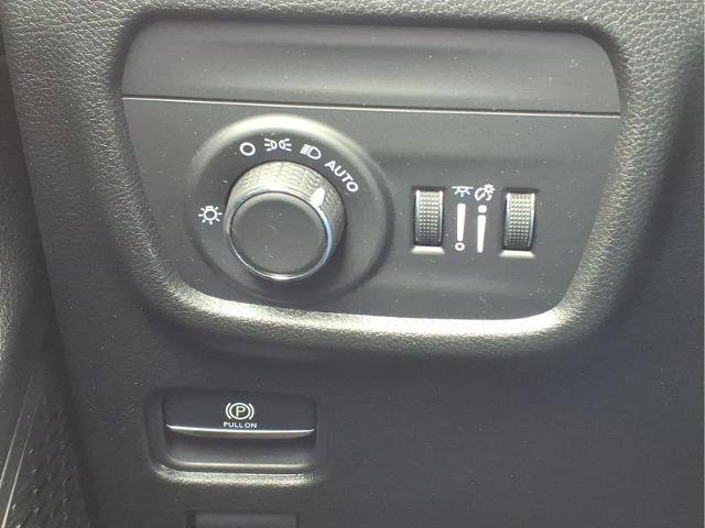 Used 2025 Jeep Grand Cherokee Altitude AWD/4WD image 20