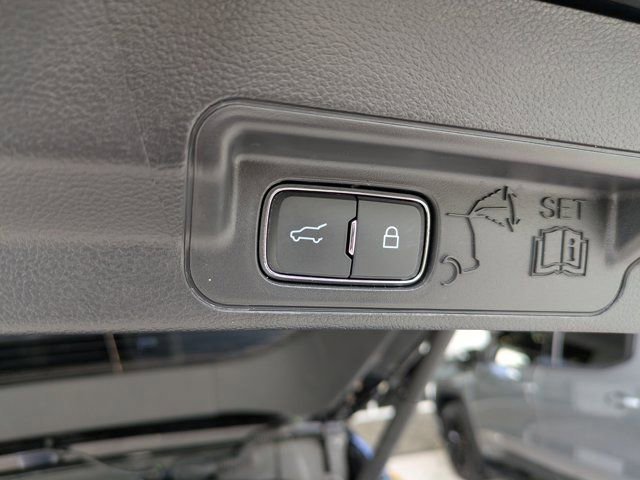 Certified 2025 Ford Explorer ST-Line image 21