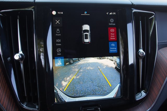 Used 2023 Volvo XC60 B5 Ultimate w/ Protection Package Premier FWD image 35