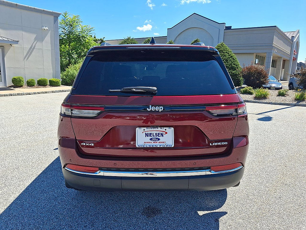 Used 2025 Jeep Grand Cherokee Laredo X w/ Luxury Tech Group I AWD/4WD image 23