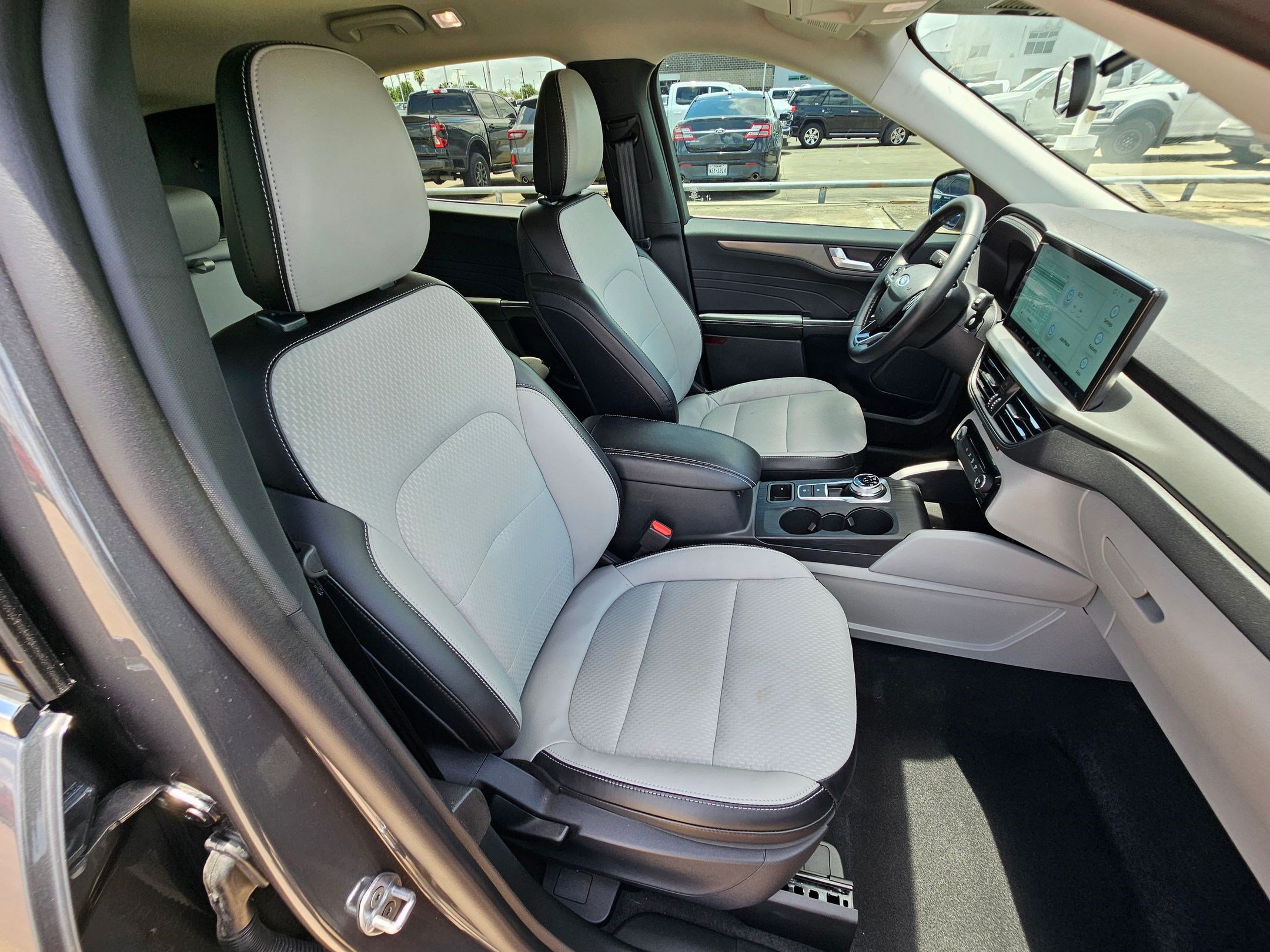 Certified 2025 Ford Escape SE FWD image 33