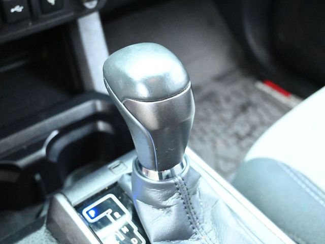 Used 2023 Toyota Tacoma TRD Off-Road w/ Technology Package AWD/4WD image 23