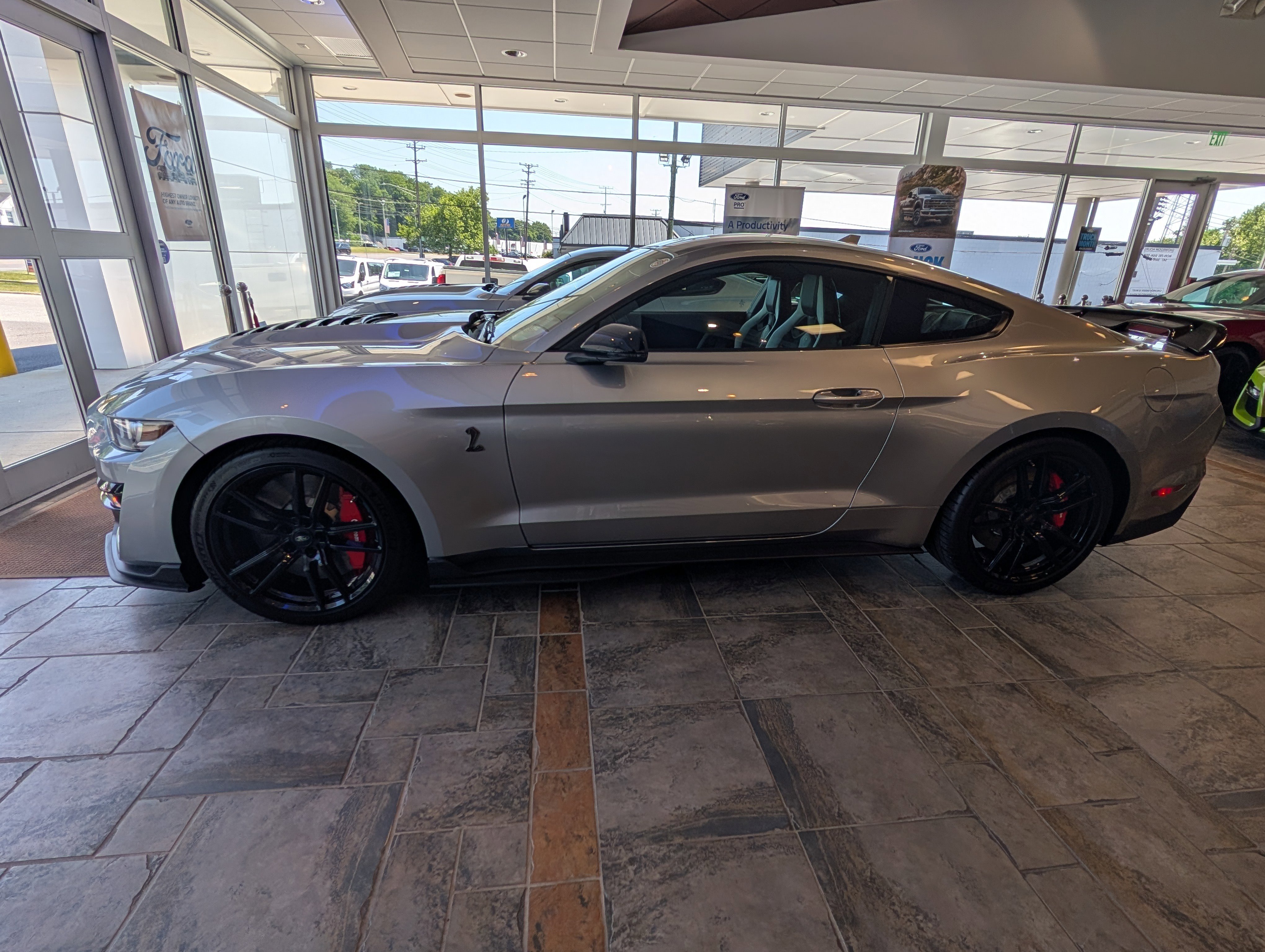 Certified 2020 Ford Mustang Shelby GT500 w/ Technology Package RWD image 3