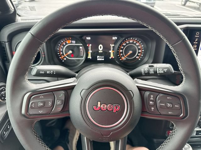 Used 2025 Jeep Wrangler Unlimited Rubicon AWD/4WD image 14