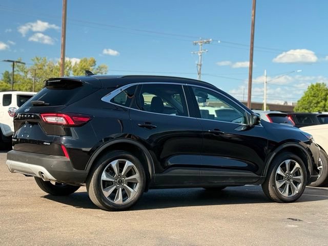 Certified 2025 Ford Escape Platinum AWD/4WD image 28