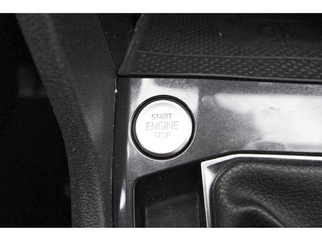 Used 2022 Volkswagen Tiguan SE R-Line FWD image 31
