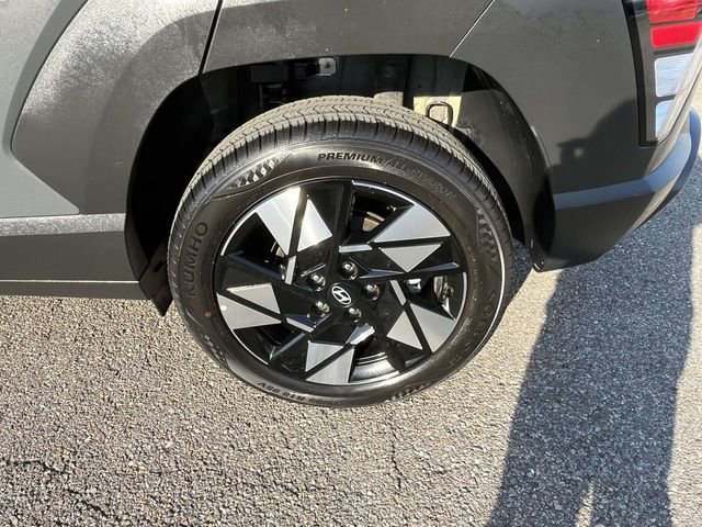 Used 2025 Hyundai Kona SEL AWD/4WD image 6