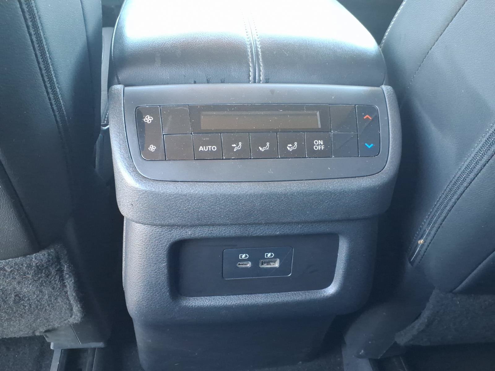Used 2025 Nissan Pathfinder SL FWD image 17