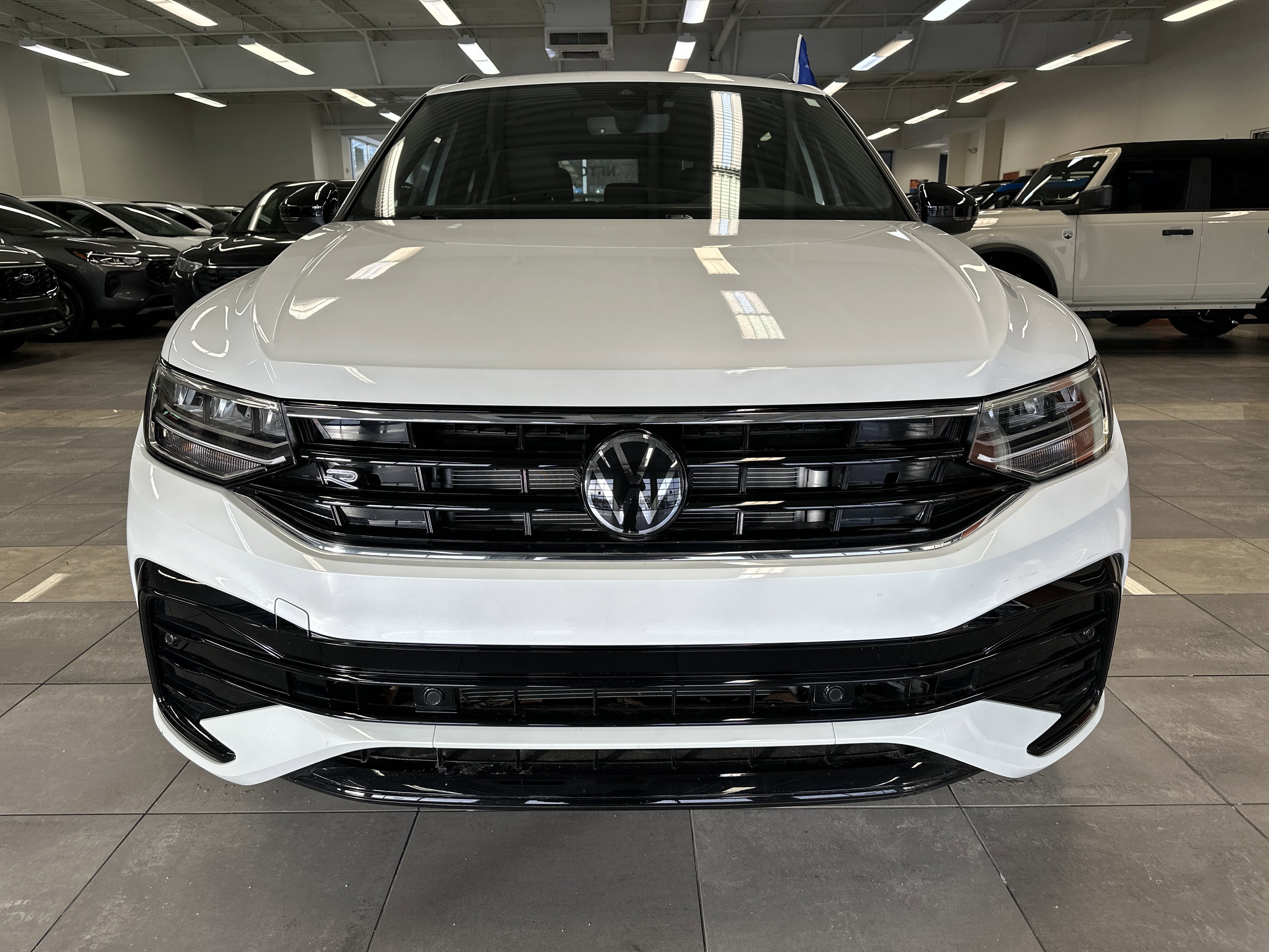Used 2024 Volkswagen Tiguan SE R-Line image 19