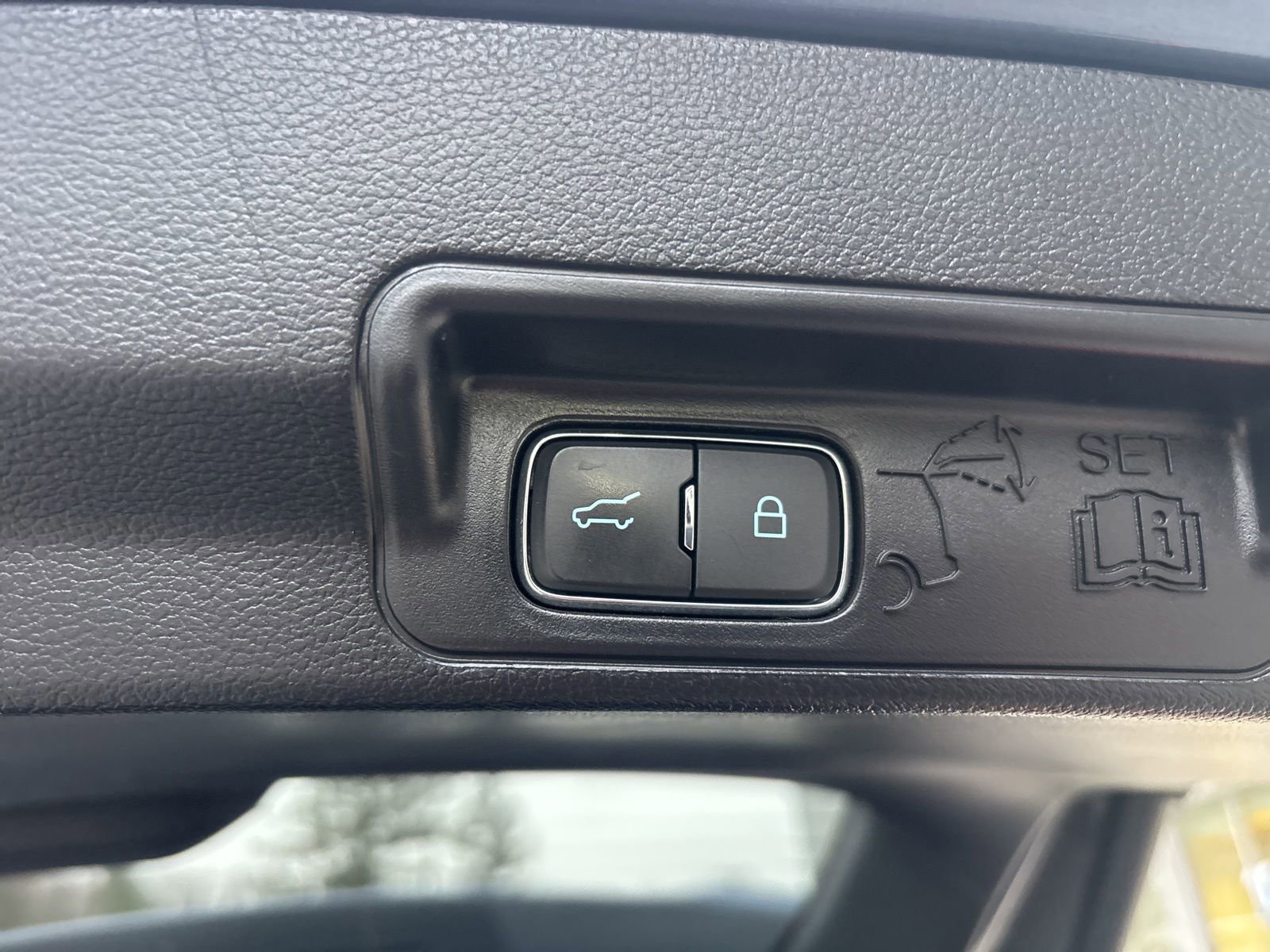 Certified 2021 Ford Explorer XLT w/ Equipment Group 202A image 43