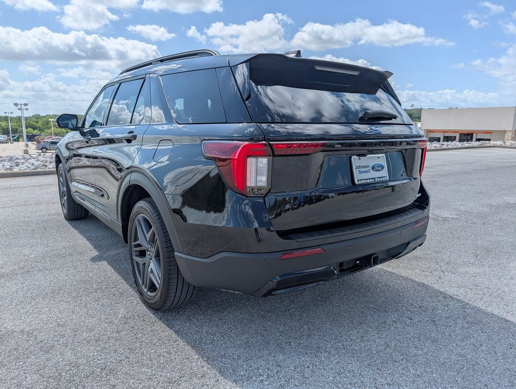 Certified 2025 Ford Explorer ST-Line w/ ST-Line Street Pack AWD/4WD image 5