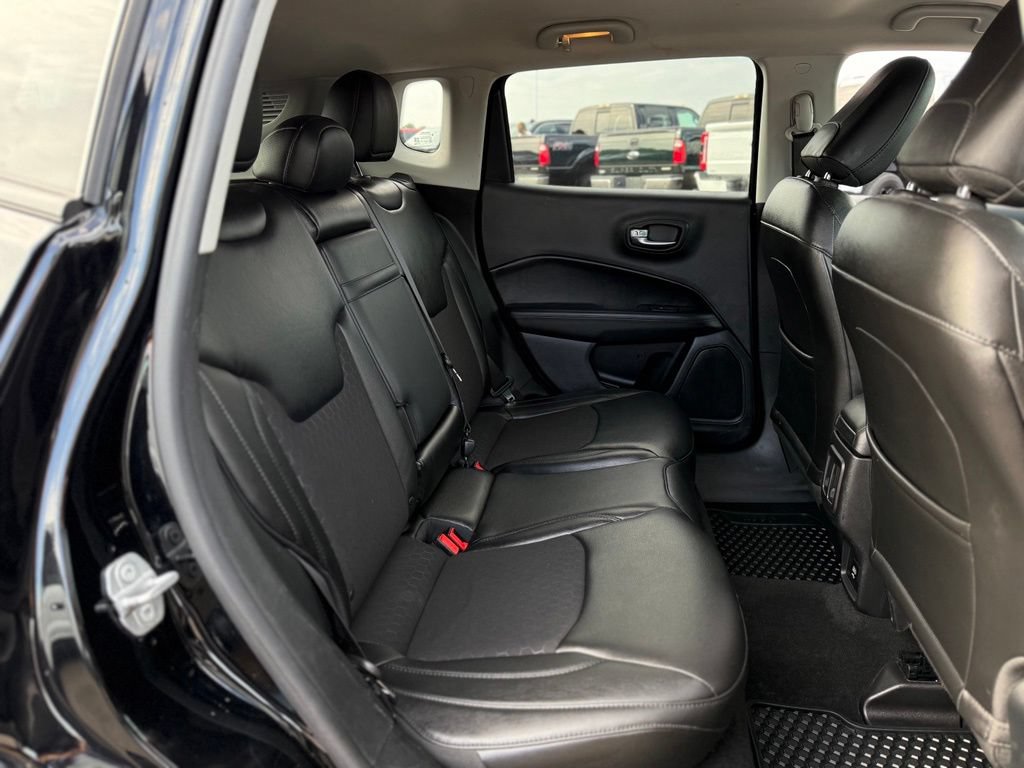 Used 2018 Jeep Compass Latitude AWD/4WD image 16