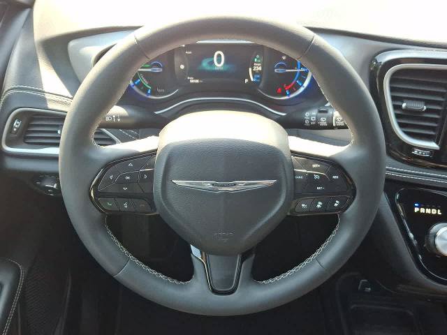 Used 2024 Chrysler Pacifica Limited FWD image 22