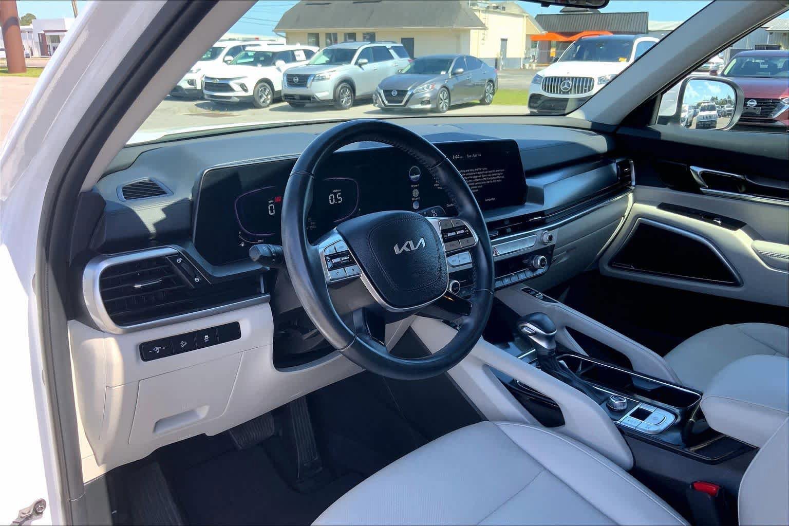 Used 2024 Kia Telluride S FWD image 16