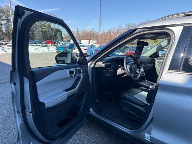 Certified 2022 Ford Explorer XLT w/ Equipment Group 202A image 6