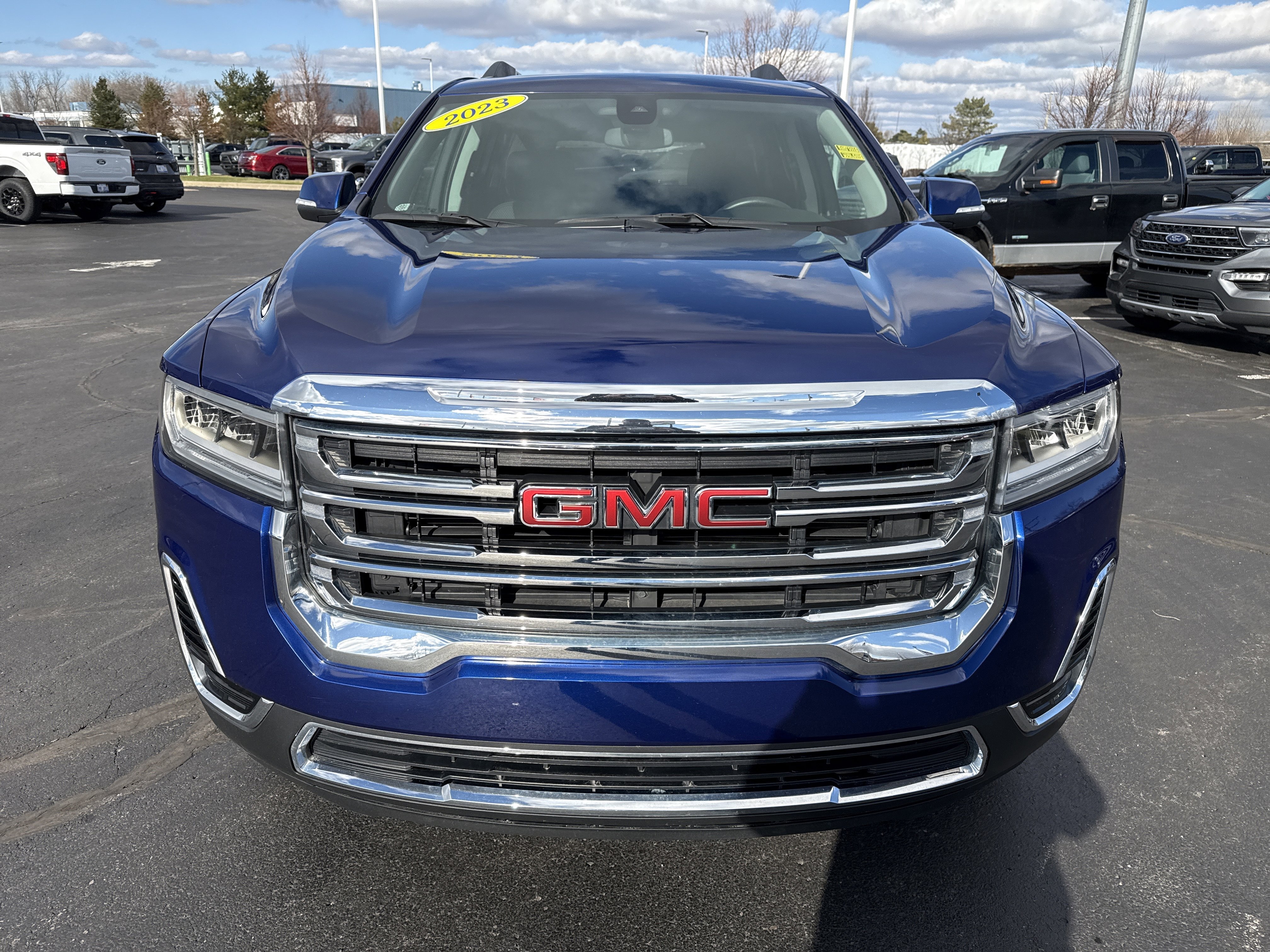 Used 2023 GMC Acadia SLE w/ Driver Convenience Package FWD image 12